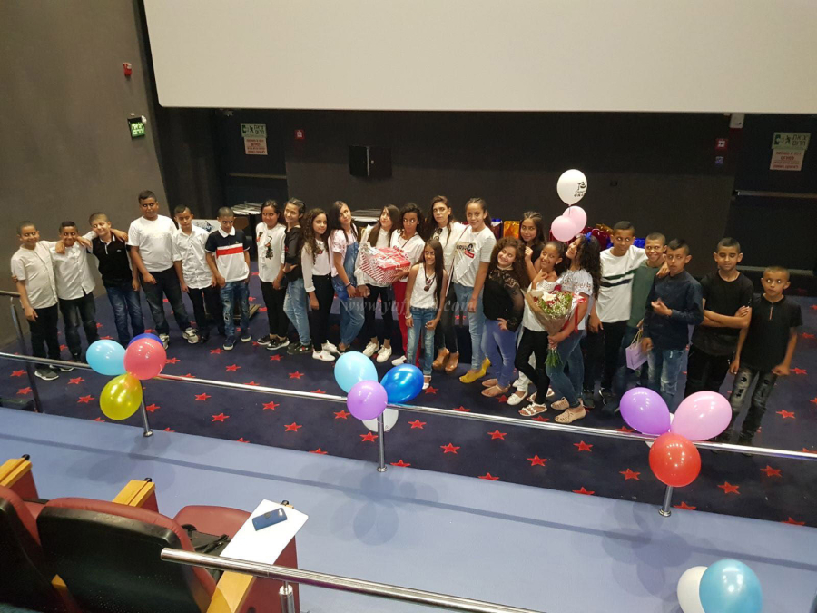 بالصور: حفل تخريج طلاب الصفوف السادسة في مدرسة الهدى الابتدائية بالرملة